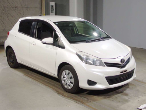 2013 Toyota Vitz NSP130[2]