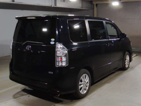 2010 Toyota Voxy ZRR70W[1]