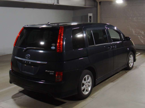 2010 Toyota Isis ZGM10W[1]