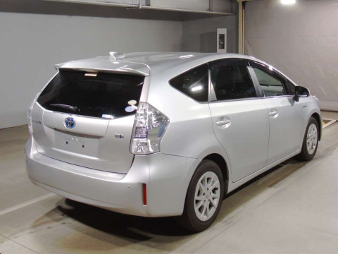 2012 Toyota Prius alpha ZVW41W[1]