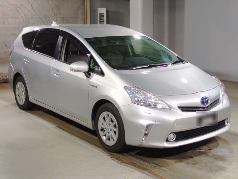 2012 Toyota Prius alpha ZVW41W[2]