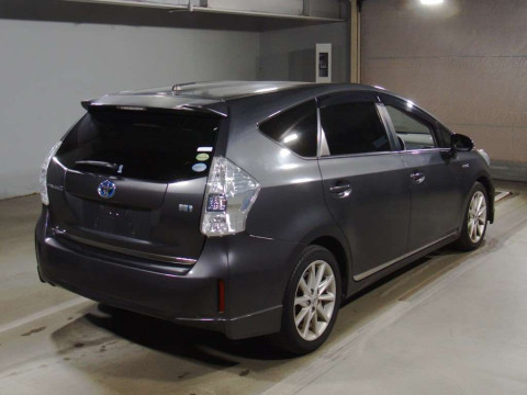 2013 Toyota Prius alpha ZVW41W[1]