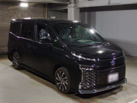 2022 Toyota Voxy ZWR90W[2]