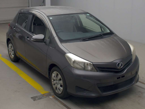 2013 Toyota Vitz NSP130[2]