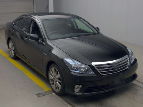 2011 Toyota Crown Hybrid GWS204[2]