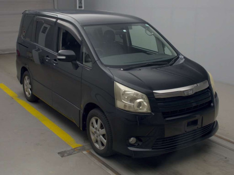 2008 Toyota Noah ZRR70W[2]