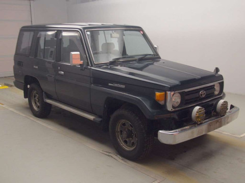 1995 Toyota Landcruiser 70 HZJ77V[2]