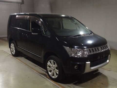 2011 Mitsubishi Delica D5 CV5W[2]