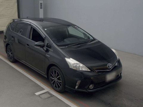 2017 Toyota Prius alpha ZVW41W[2]