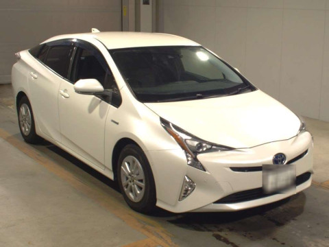 2017 Toyota Prius ZVW50[2]