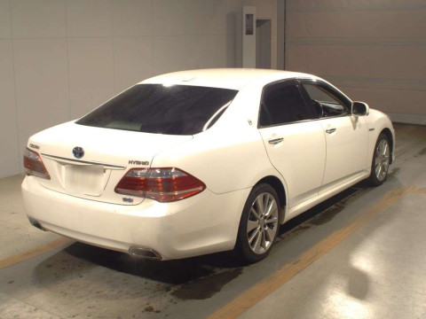 2010 Toyota Crown Hybrid GWS204[1]