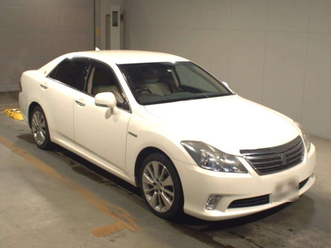 2010 Toyota Crown Hybrid GWS204[2]