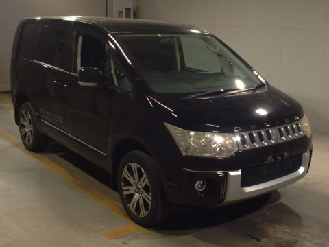 2010 Mitsubishi Delica D5 CV5W[2]