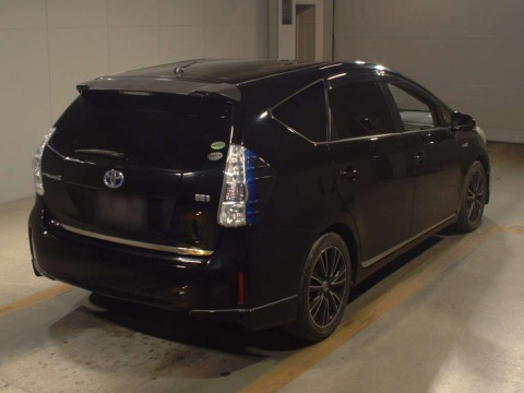 2012 Toyota Prius alpha ZVW41W[1]