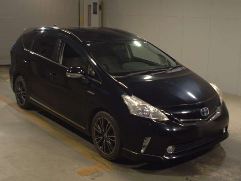 2012 Toyota Prius alpha ZVW41W[2]