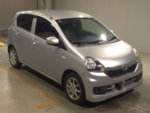 2014 Toyota Pixis Epoch LA300A[2]