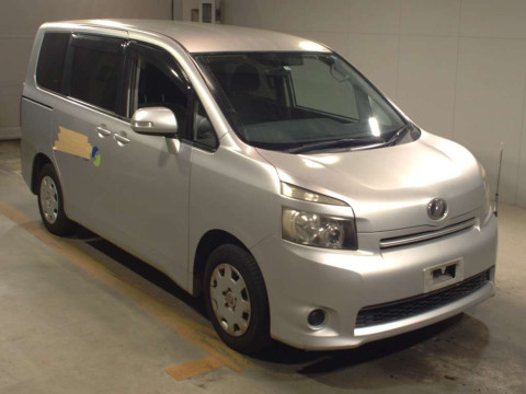 2009 Toyota Voxy ZRR70G[2]