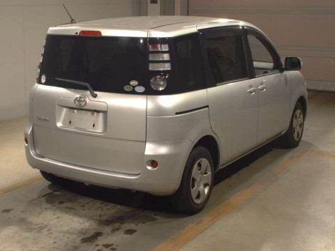 2010 Toyota Sienta NCP81G[1]