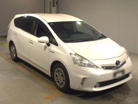 2014 Toyota Prius alpha ZVW41W[2]