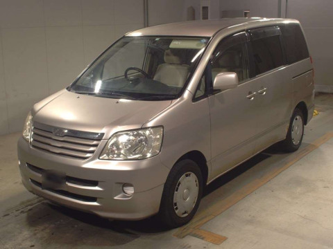 2001 Toyota Noah AZR60G[0]