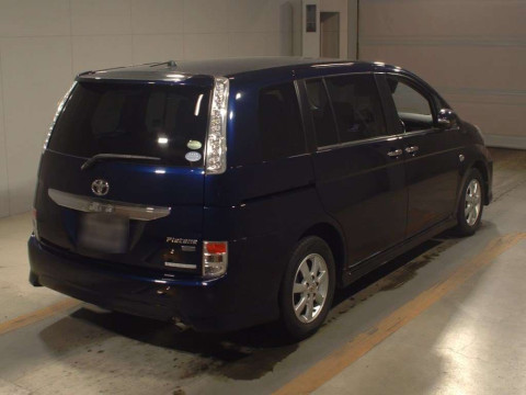 2014 Toyota Isis ZGM10W[1]