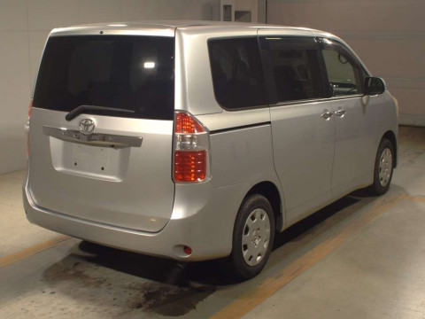 2010 Toyota Noah ZRR70G[1]