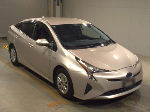 2016 Toyota Prius ZVW50[2]