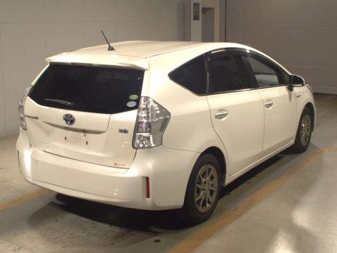 2014 Toyota Prius alpha ZVW40W[1]