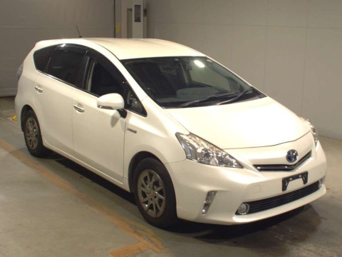 2014 Toyota Prius alpha ZVW40W[2]