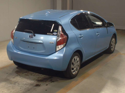 2015 Toyota Aqua NHP10[1]