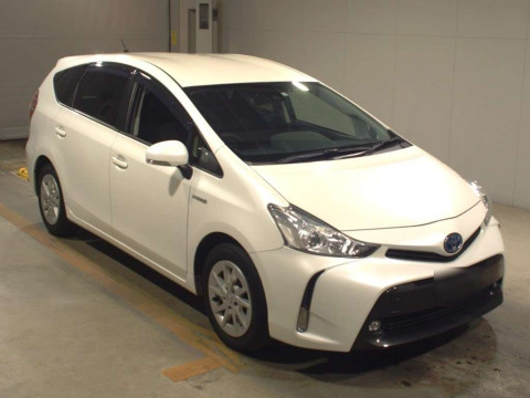 2019 Toyota Prius alpha ZVW41W[2]