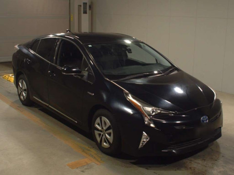 2016 Toyota Prius ZVW51[2]