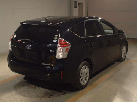 2015 Toyota Prius alpha ZVW41W[1]