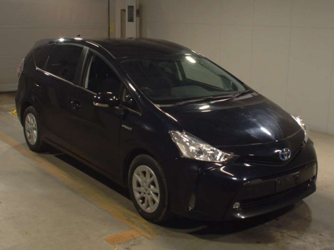 2015 Toyota Prius alpha ZVW41W[2]