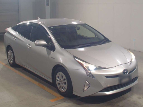 2016 Toyota Prius ZVW50[2]