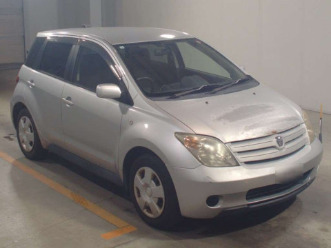 2002 Toyota IST NCP60[2]