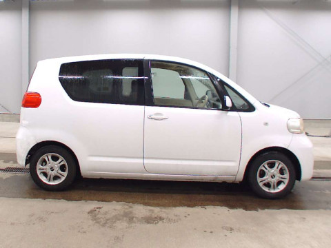 2005 Toyota Porte NNP10[2]