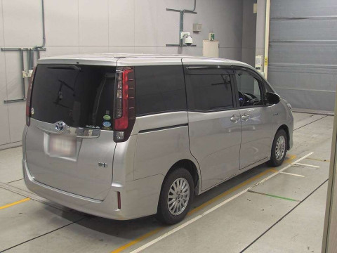 2014 Toyota Noah ZWR80G[1]