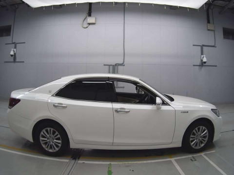 2015 Toyota Crown Hybrid AWS210[2]