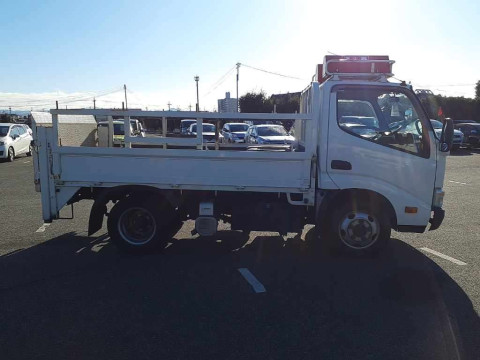 2014 Toyota Dyna Truck XZU675[2]