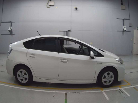 2010 Toyota Prius ZVW30[2]