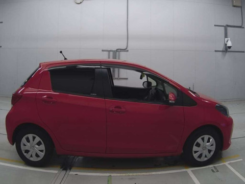 2014 Toyota Vitz NSP130[2]