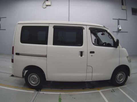 2017 Toyota Liteace Van S402M[2]