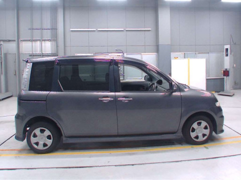 2008 Toyota Sienta NCP81G[2]