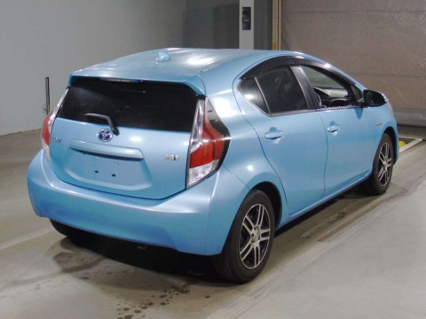 2015 Toyota Aqua NHP10[1]