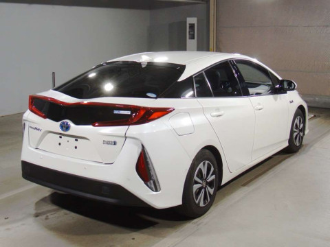 2017 Toyota Prius PHV ZVW52[1]