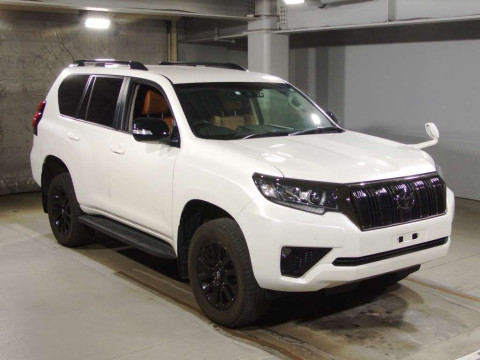 2022 Toyota Land Cruiser Prado TRJ150W[2]