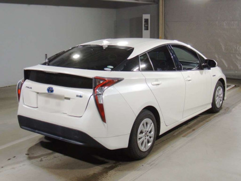 2016 Toyota Prius ZVW50[1]