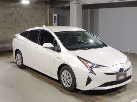 2016 Toyota Prius ZVW50[2]