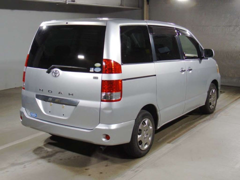 2006 Toyota Noah AZR60G[1]